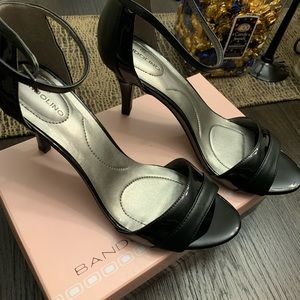 New black women’s size 9 dress shoes